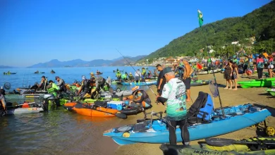 Atletas se preparam para a largada do DKF na Praia de Itacuruçá