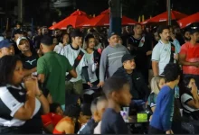 Torcida do Vasco marca presença em peso no Bora Torcer e vibra junta durante o primeiro jogo da final da Copa do Brasil