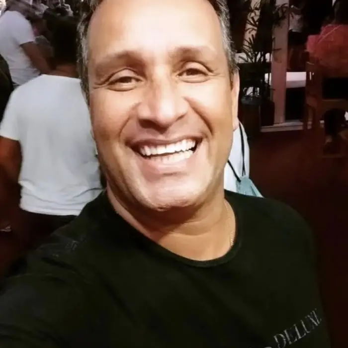 Imagem do Roberto Monsores sorrindo
