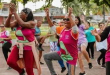 Várias mulheres participando de uma atividade física