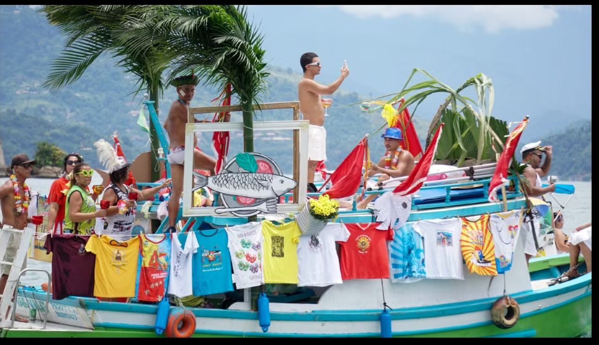 Carnamar em Paraty: criatividade, cores e alegria tomam conta da baía