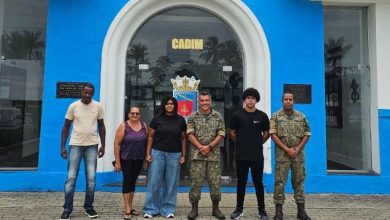 Jovens da Ilha da Marambaia são recebidos no CADIM após aprovação no concurso da Marinha do Brasil