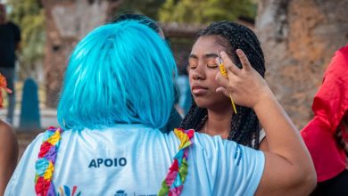 Crianças e adolescentes participam de atividades criativas e culturais