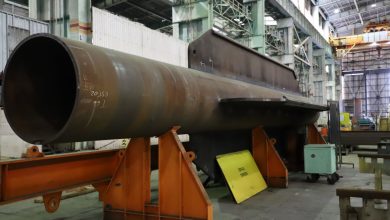 Estaca torpedo em fase de fabricação no piso fabril da Nuclep, em ItaguaÍ
