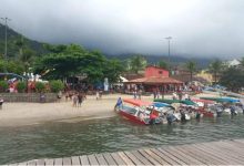 Táxis-boats atracados na orla de Mangaratiba, ponto de intensa movimentação turística e de transporte marítimo no município