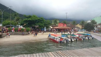 Táxis-boats atracados na orla de Mangaratiba, ponto de intensa movimentação turística e de transporte marítimo no município