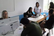 Moradores de Mangaratiba realizam o recadastramento do Cartão do SUS na Secretaria Municipal de Saúde