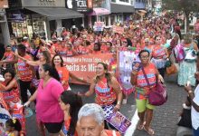 Bloco do Social reúne foliões de diferentes idades nas ruas de Angra dos Reis