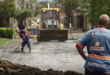 Equipes atuam na limpeza e desobstrução de vias em Nova Iguaçu