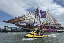 Foto mostrando embarcação