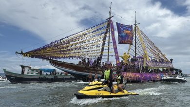 Foto mostrando embarcação