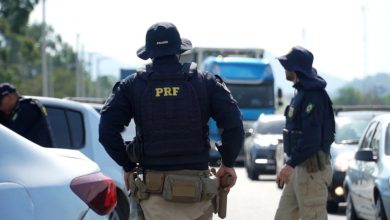 Agentes PRF reforçam a fiscalização durante a Operação Carnaval 2026