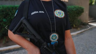 Policial civil em atuação durante operação no município de Paraty