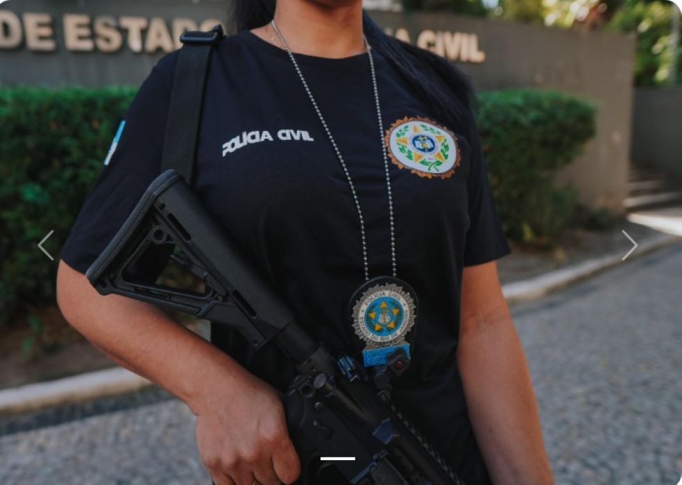 Policial civil em atuação durante operação no município de Paraty