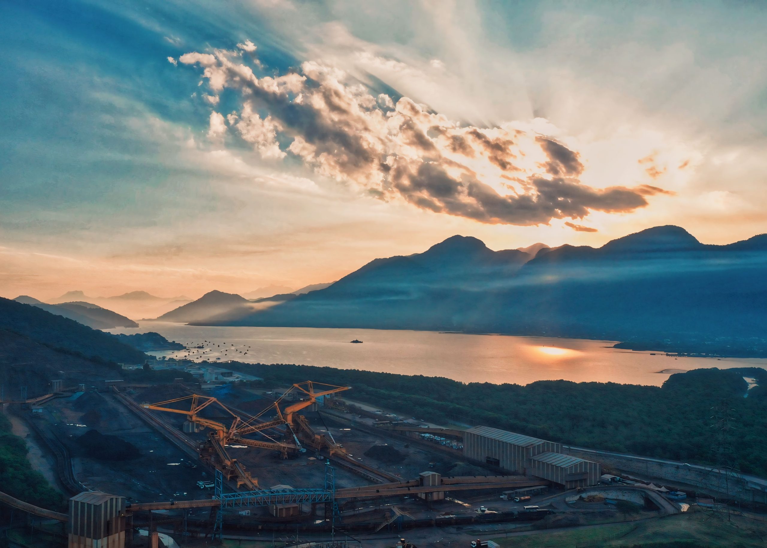 Imagem panorâmica do Porto Sudeste