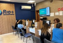 Atendimento presencial da Rio+Saneamento em unidade física da concessionária; durante o Carnaval, lojas fecham