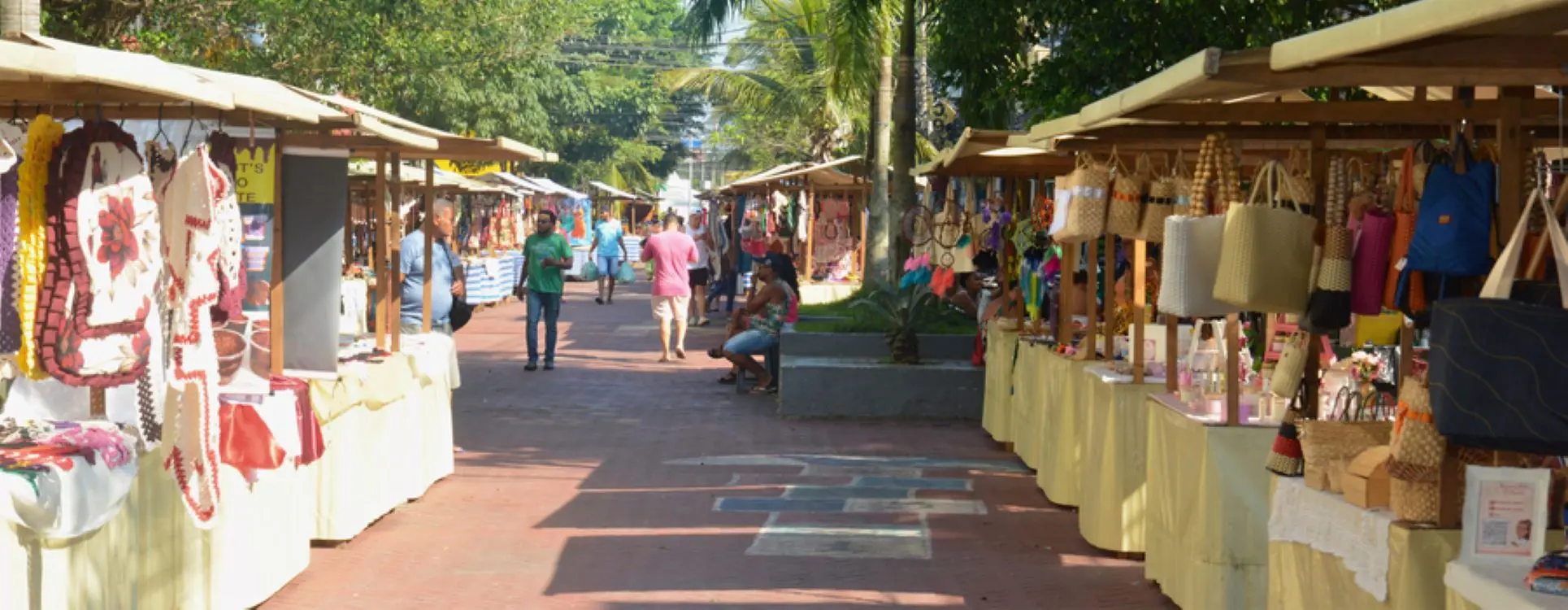 Feira de artesanato no Calçadão de Itaguaí