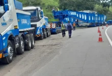 Carga de 647 toneladas, com mais de 100 metros de comprimento