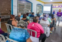 Idosos participam de palestra e roda de conversa sobre prevenção do câncer
