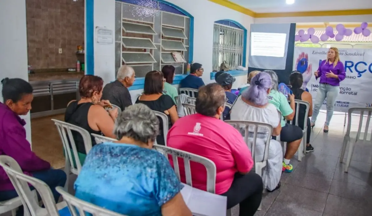 Idosos participam de palestra e roda de conversa sobre prevenção do câncer
