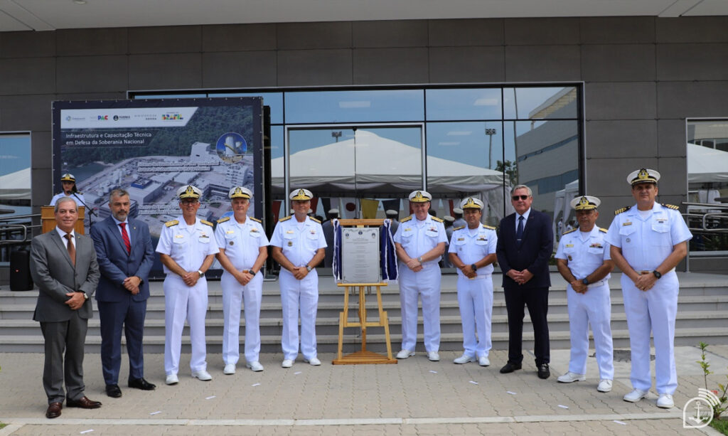 Autoridades militares e civis da DGDNTM reunidas