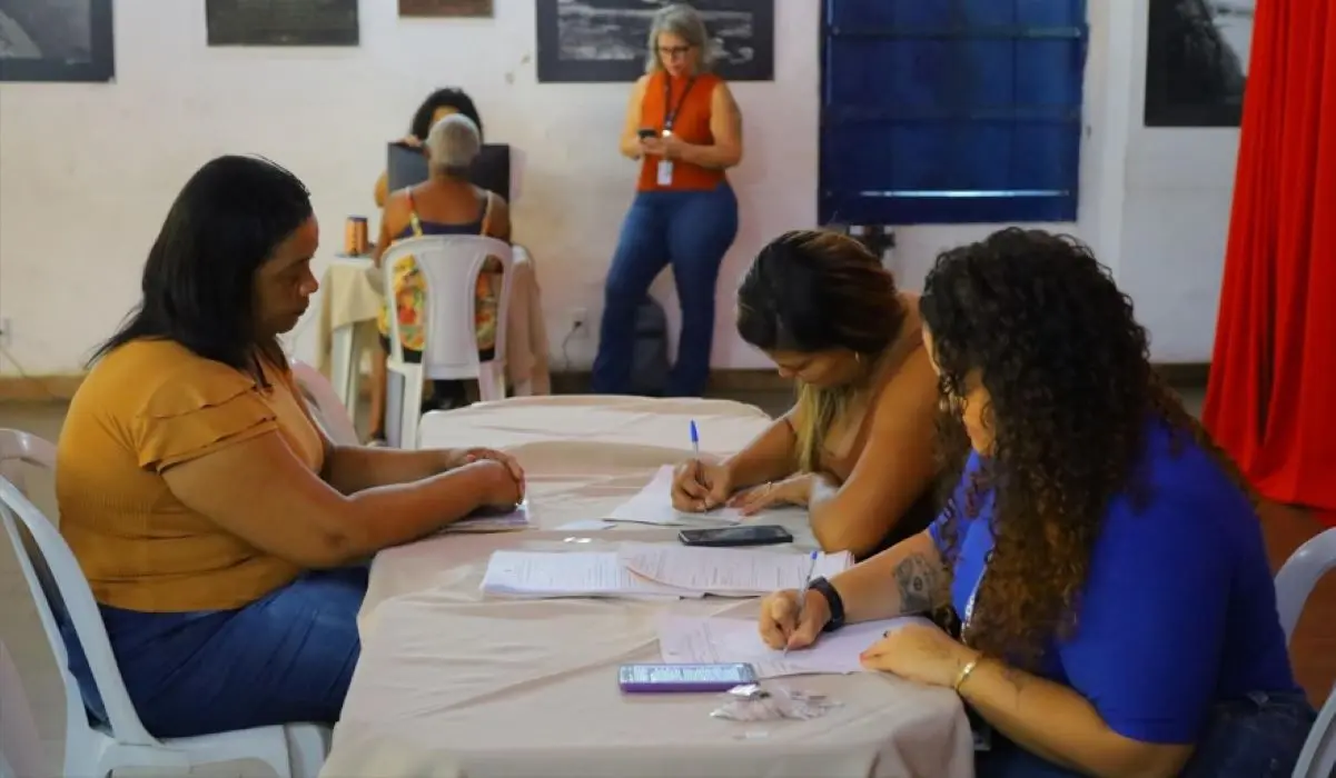 Moradores participam do 3º Mutirão de Renegociação de Dívidas no Centro Cultural Cary CavalcantI