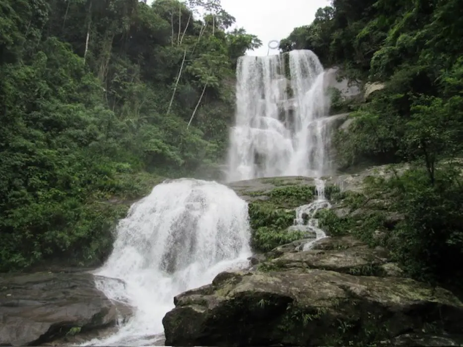 Cachoeira Véu da Noiva, em Muriqui, Mangaratiba
