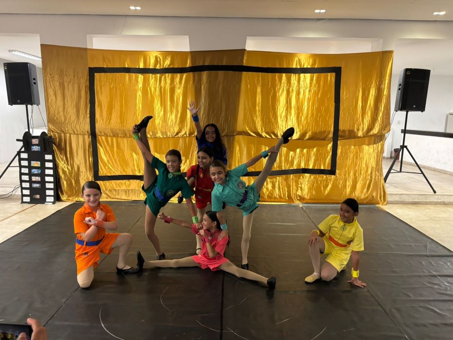 Alunos do UBD Company se apresentam durante atividade do projeto