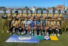 Equipe e comissão técnica da LDI posam para um novo poster