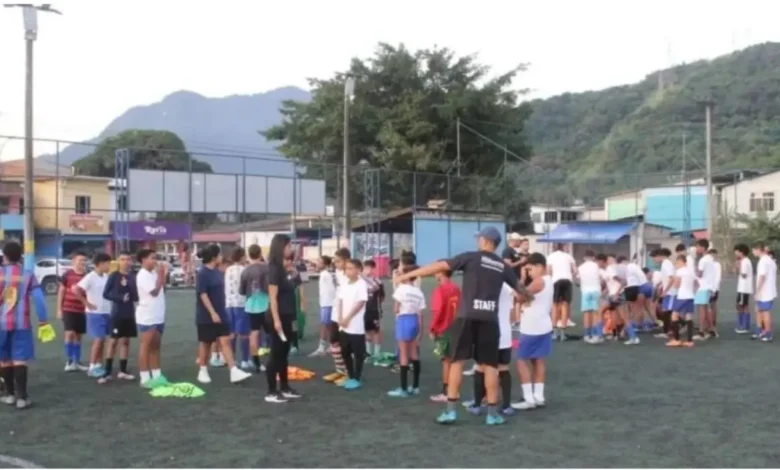 Alunos participam de atividades esportivas