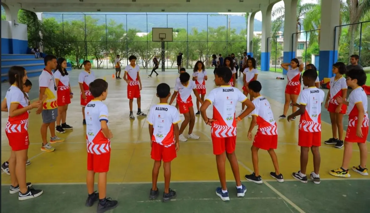Alunos participam das primeiras atividades do Projeto Container do Esporte