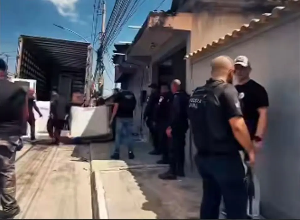 Agentes do Proeis, Polícia Civil e PM atuam na recuperação de carga roubada em Itaguaí