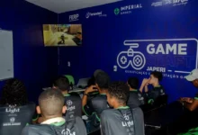 Alunos participam de aula no projeto