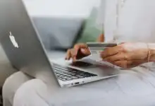 Contribuintes fazendo o pagamento do IPVA com cartão de crédito