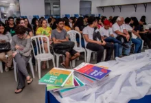 Estudantes aguardam início das atividades do Pré-Vestibular Cecier