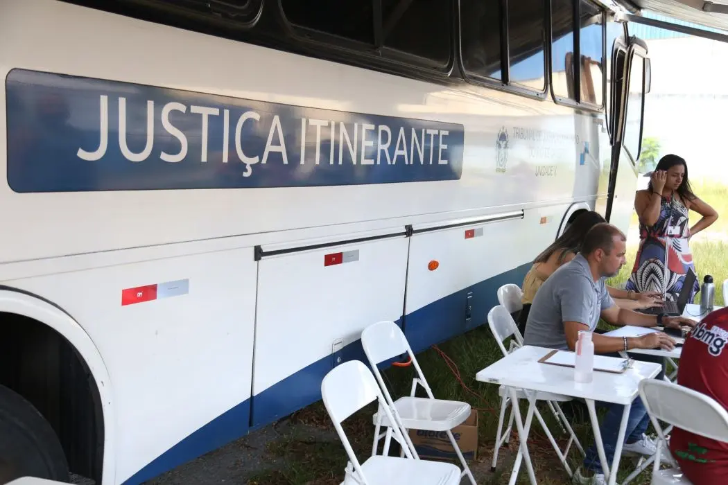 Unidade móvel da Justiça Itinerante