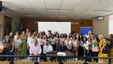 Empreendedoras de Itaguaí posam ao lado da equipe do Sebrae durante evento na Câmara Municipal, que ofereceu orientações sobre formalização e gestão de negócios.