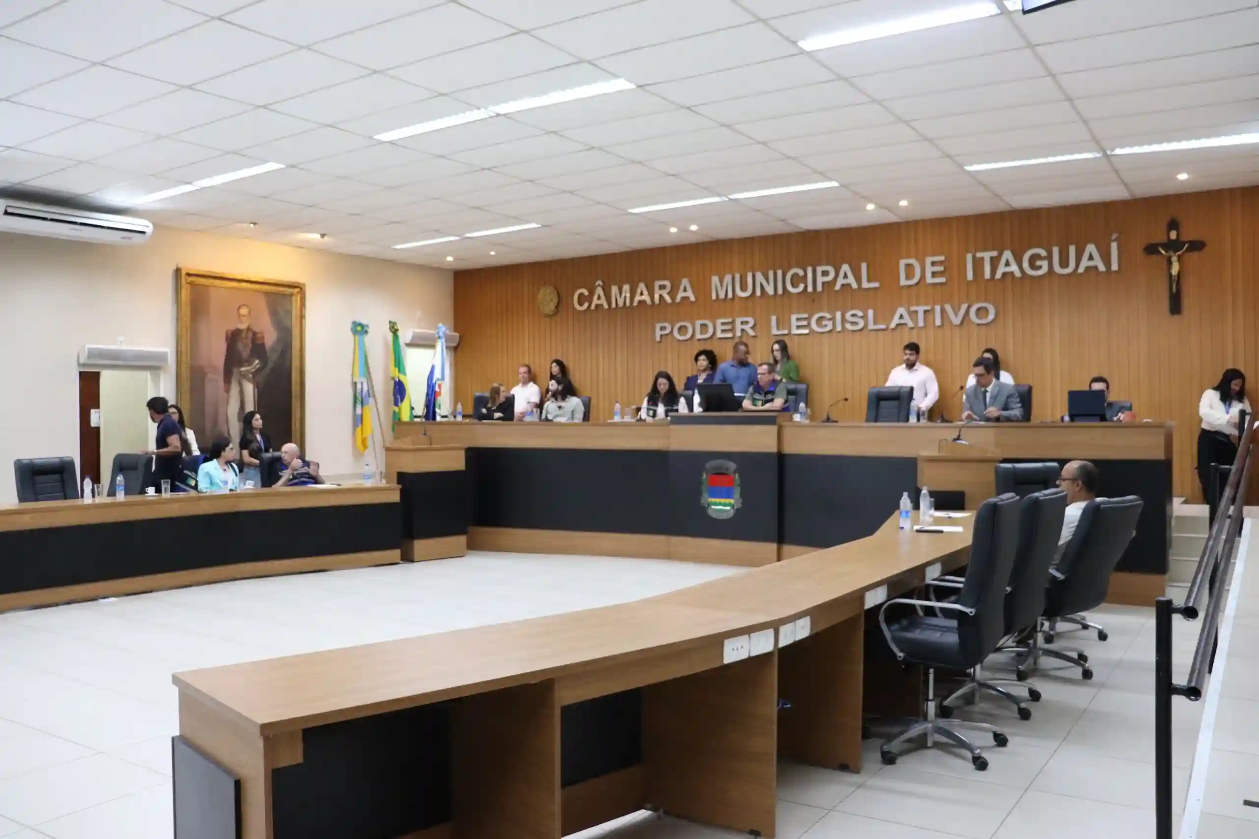 Sessão da Câmara de Itaguaí aprova projeto para atendimento odontológico a mulheres vítimas de violência durante a 6ª sessão ordinária de 2026.