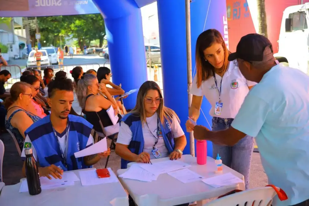Moradores de Mangaratiba são atendidos e orientados por profissionais de saúde