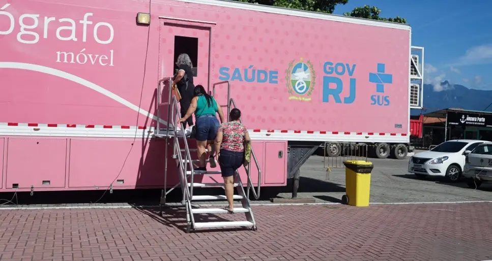 Unidade do mamógrafo móvel instalada no Centro de Mangaratiba