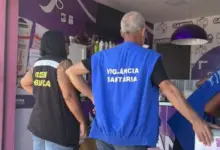 Agentes da Vigilância Sanitária e da Secretaria de Ordem Pública fiscalizam estabelecimento