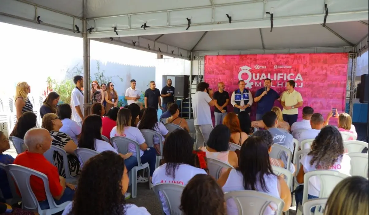 Formatura do Qualifica Mulher RJ reuniu autoridades e alunas em Conceição de Jacareí