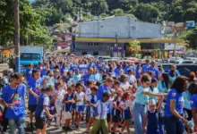 Multidão participa da VIII Caminhada de Conscientização do Autismo