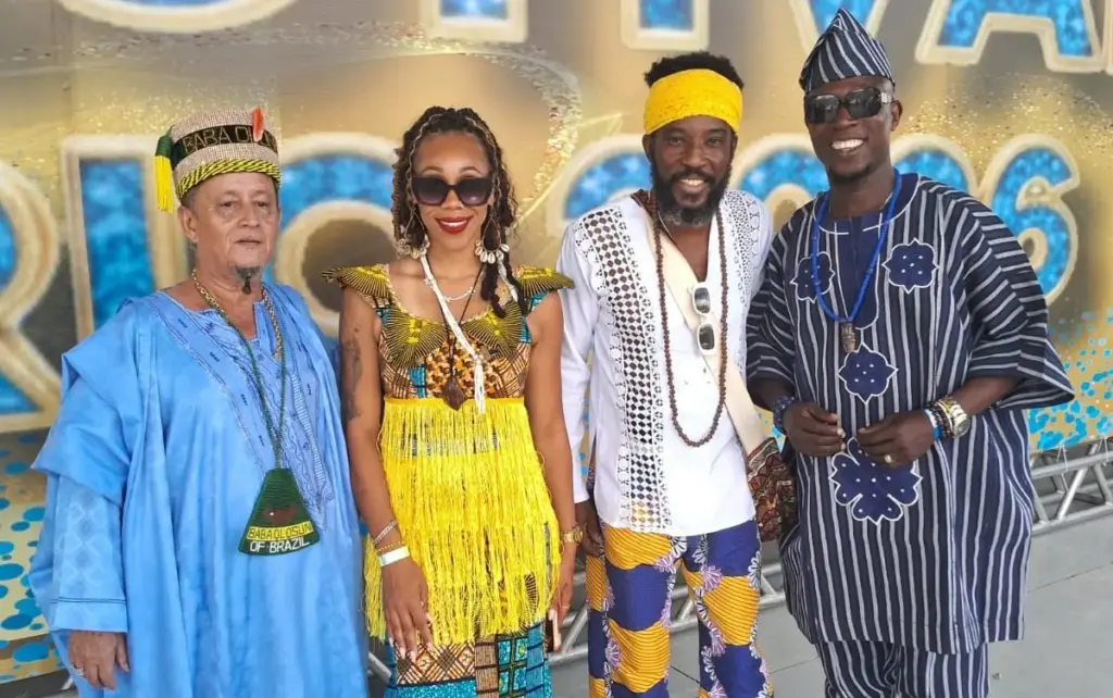 Baba Elias Garcia recepcionando convidados