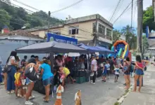 Distribuição de chocolates, atividades recreativas e ações de apoio social para crianças e responsáveis