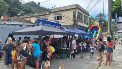 Distribuição de chocolates, atividades recreativas e ações de apoio social para crianças e responsáveis
