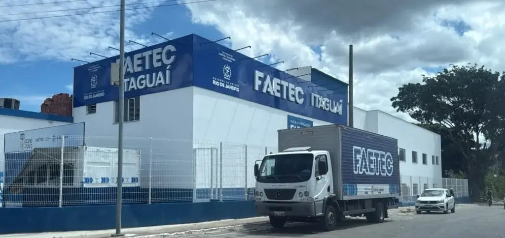 Fachada da Faetec Itaguaí