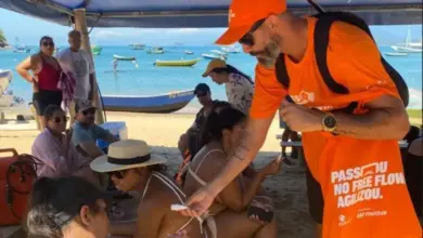 Orientação nas praias: equipes da RioSP esclarecem dúvidas de motoristas