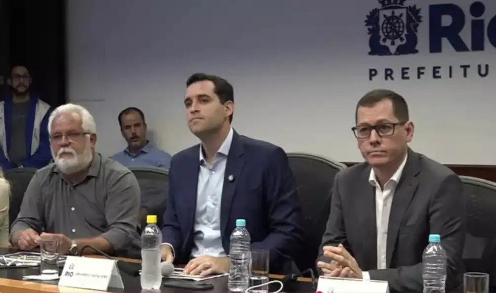 Prefeito do Rio, Eduardo Cavaliere, durante anúncio da expansão cicloviária.