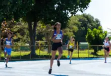 Atletas disputam prova de corrida durante os Jogos Escolares do Rio